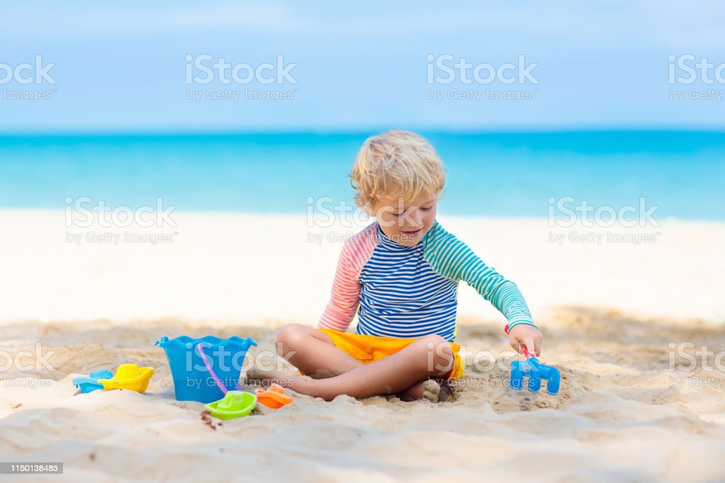 Detail Gambar Anak Bermain Di Pantai Nomer 32