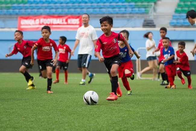 Gambar Anak Bermain Sepak Bola - KibrisPDR