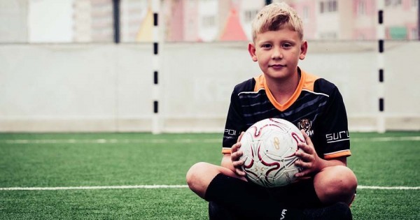 Detail Gambar Anak Bermain Sepak Bola Nomer 40