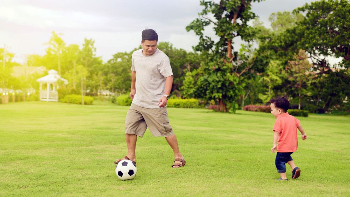 Detail Gambar Anak Bermain Sepak Bola Nomer 8