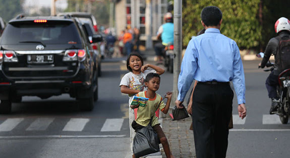 Detail Gambar Anak Jalanan Gambar Fenomena Anak Jalanan Indonesia Nomer 14