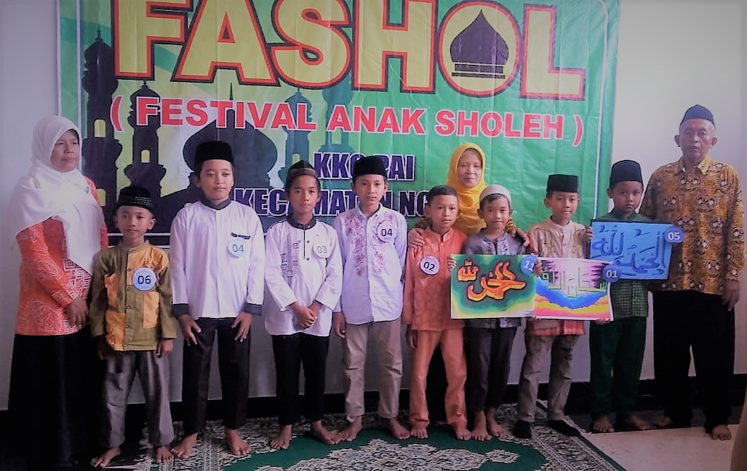 Detail Gambar Anak Juara Di Sekolah Nomer 23