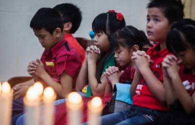 Detail Gambar Anak Ke Gereja Nomer 28