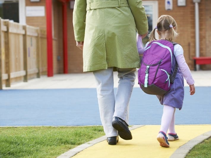 Detail Gambar Anak Ke Sekolah Nomer 44