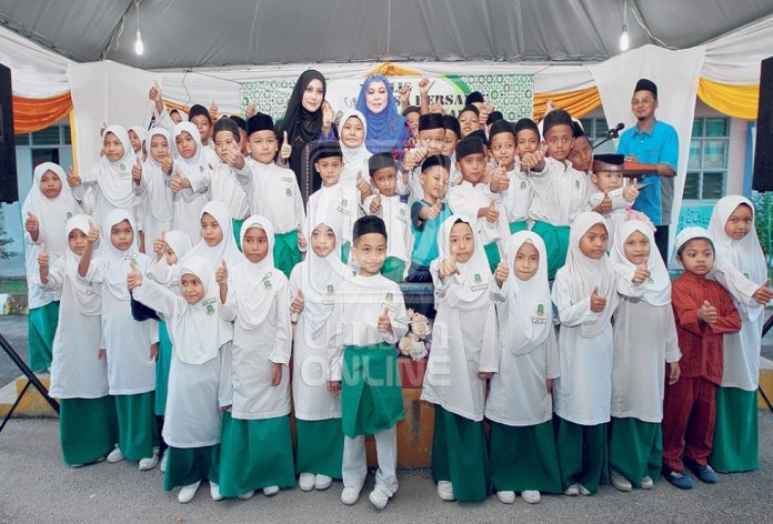 Detail Gambar Anak Ke Sekolah Nomer 54