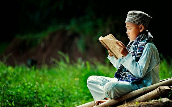 Detail Gambar Anak Kecil Baca Al Quran Nomer 16