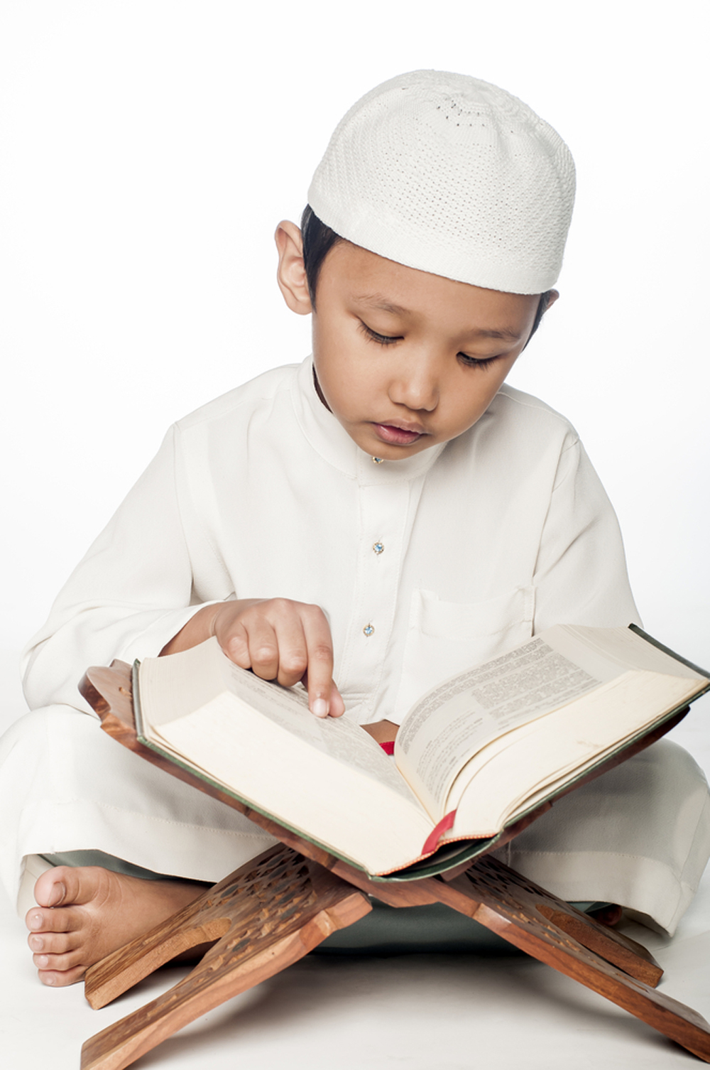 Detail Gambar Anak Kecil Baca Al Quran Nomer 5