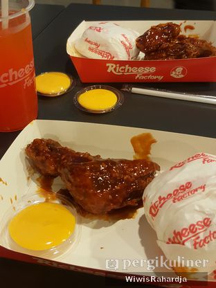 Detail Gambar Anak Kecil Lagi Makan Richeese Factory Nomer 13