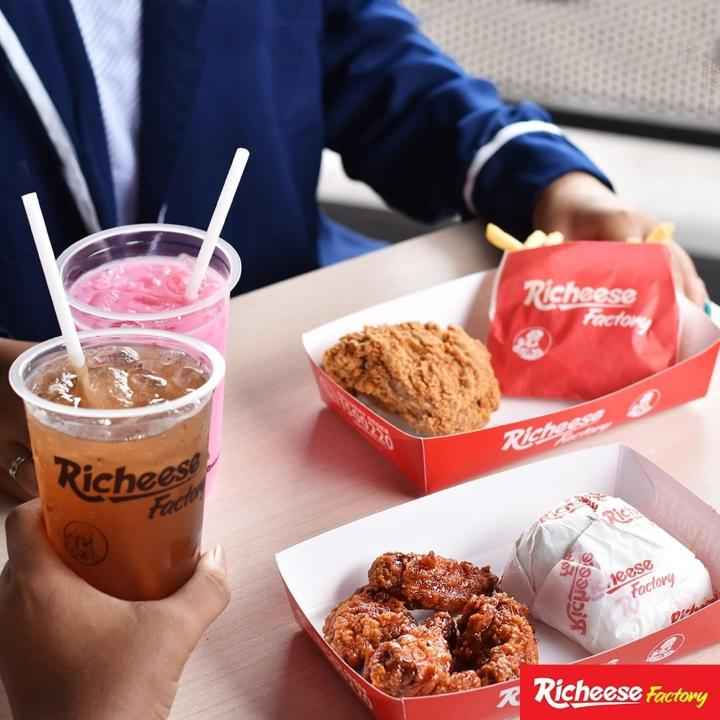 Detail Gambar Anak Kecil Lagi Makan Richeese Factory Nomer 24