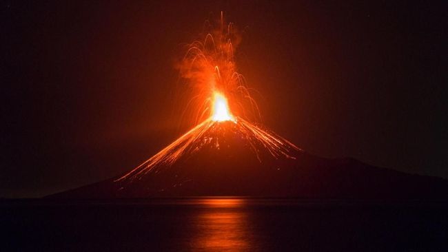 Detail Gambar Anak Krakatau Meletus Nomer 16