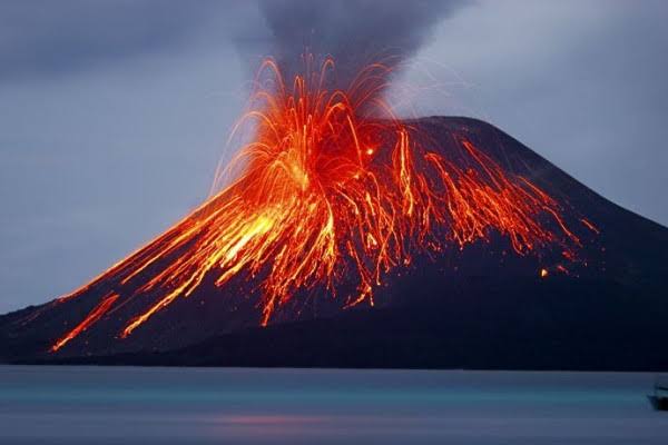 Detail Gambar Anak Krakatau Meletus Nomer 21