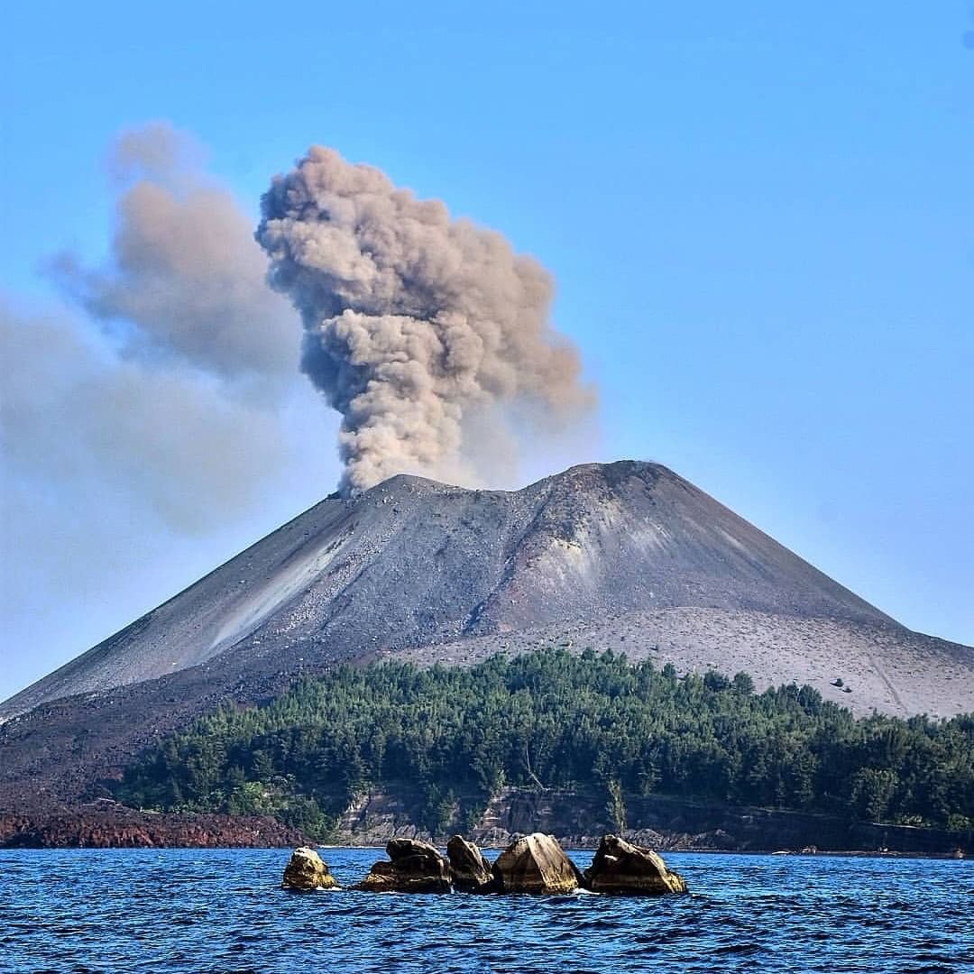 Detail Gambar Anak Krakatau Meletus Nomer 46