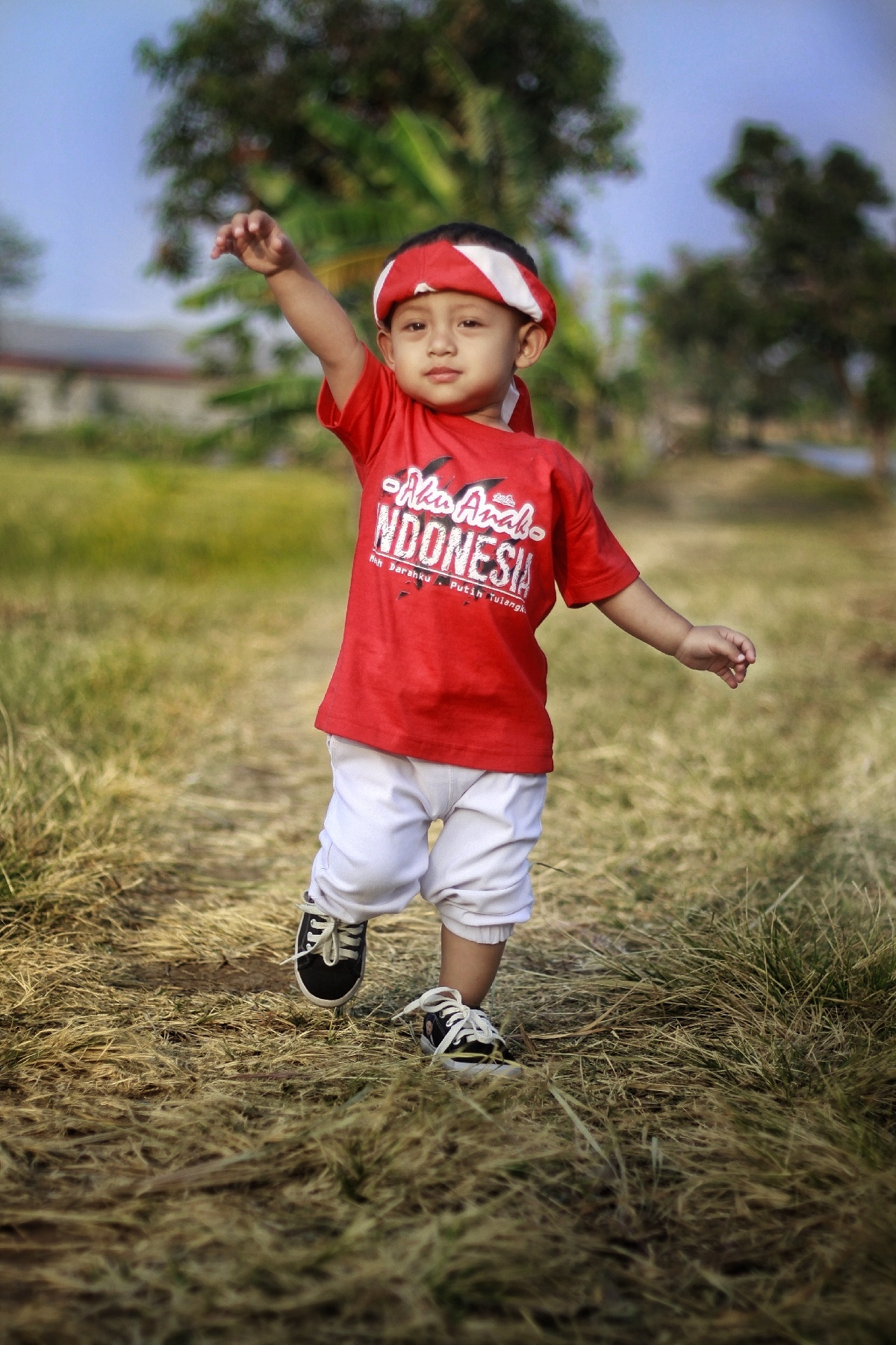 Detail Gambar Anak Laki Laki Pakai Baju Merah Nomer 12