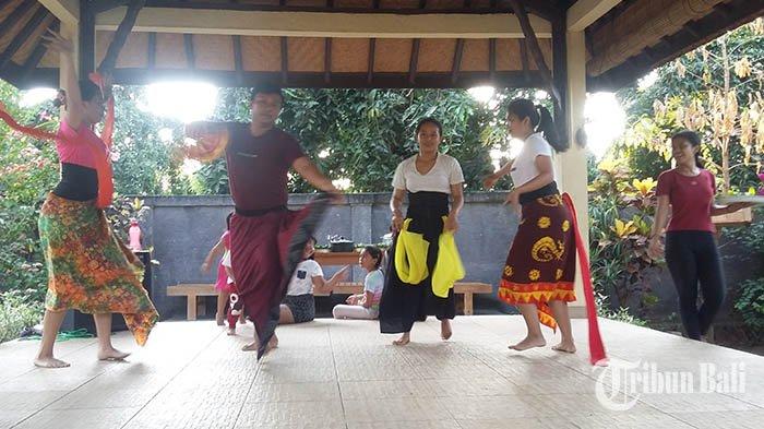 Detail Gambar Anak Latihan Menari Bali Nomer 3