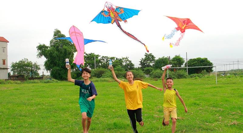 Detail Gambar Anak Main Layangan Nomer 6