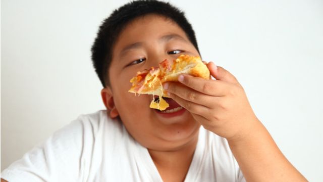 Detail Gambar Anak Makan Makanan Fast Food Nomer 18