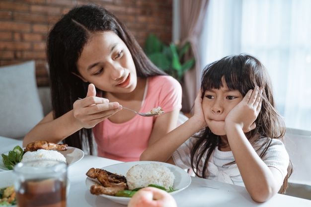 Detail Gambar Anak Makan Makanan Fast Food Nomer 30