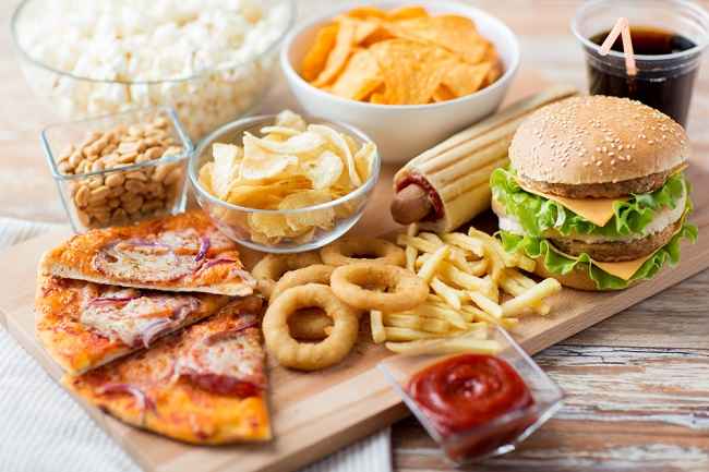 Detail Gambar Anak Makan Makanan Fast Food Nomer 31