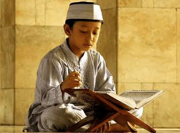 Detail Gambar Anak Membaca Alquran Nomer 25