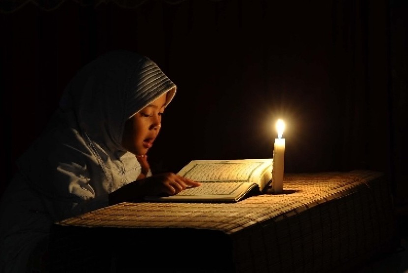 Detail Gambar Anak Membaca Alquran Nomer 30