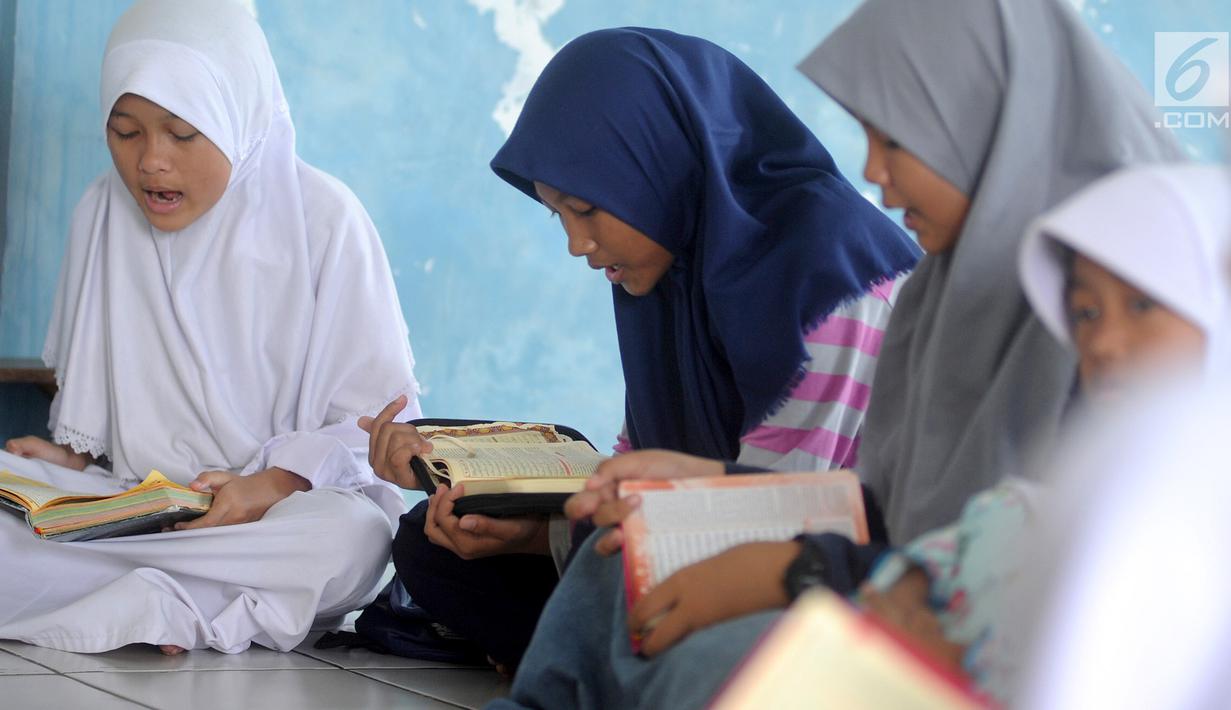 Detail Gambar Anak Membaca Alquran Nomer 9