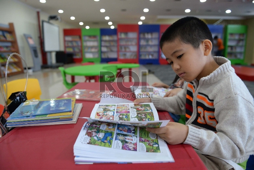 Detail Gambar Anak Membaca Buku Di Perpustakaan Nomer 3