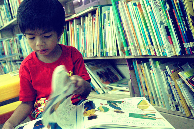 Detail Gambar Anak Membaca Buku Di Perpustakaan Nomer 32