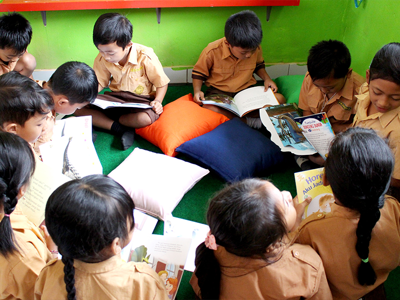 Detail Gambar Anak Membaca Gambar Membaca Di Perpustakaan Nomer 25