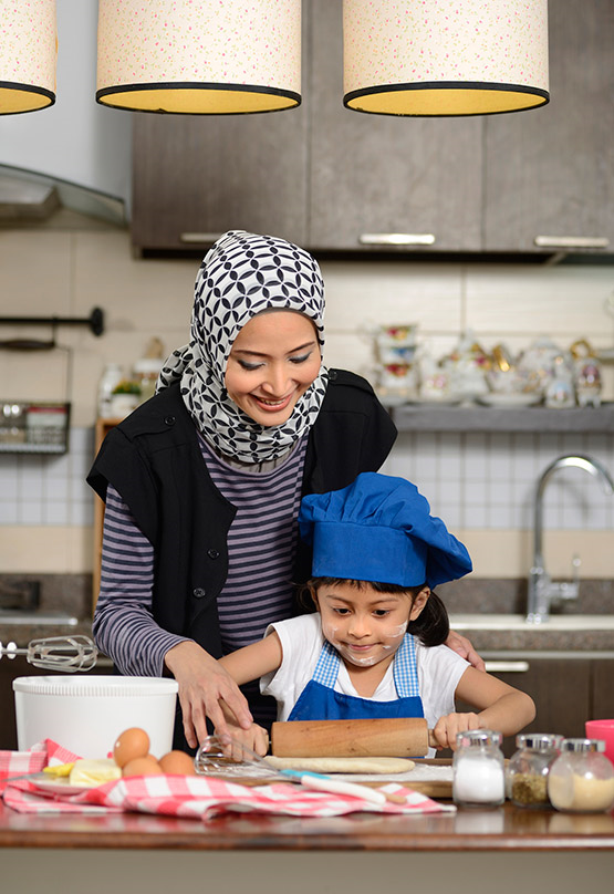 Detail Gambar Anak Membantu Ibu Memasak Nomer 46