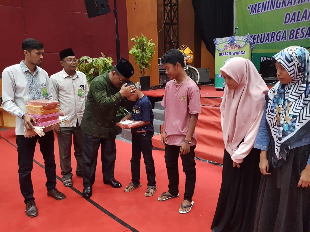 Detail Gambar Anak Memberi Fakir Miskin Nomer 26