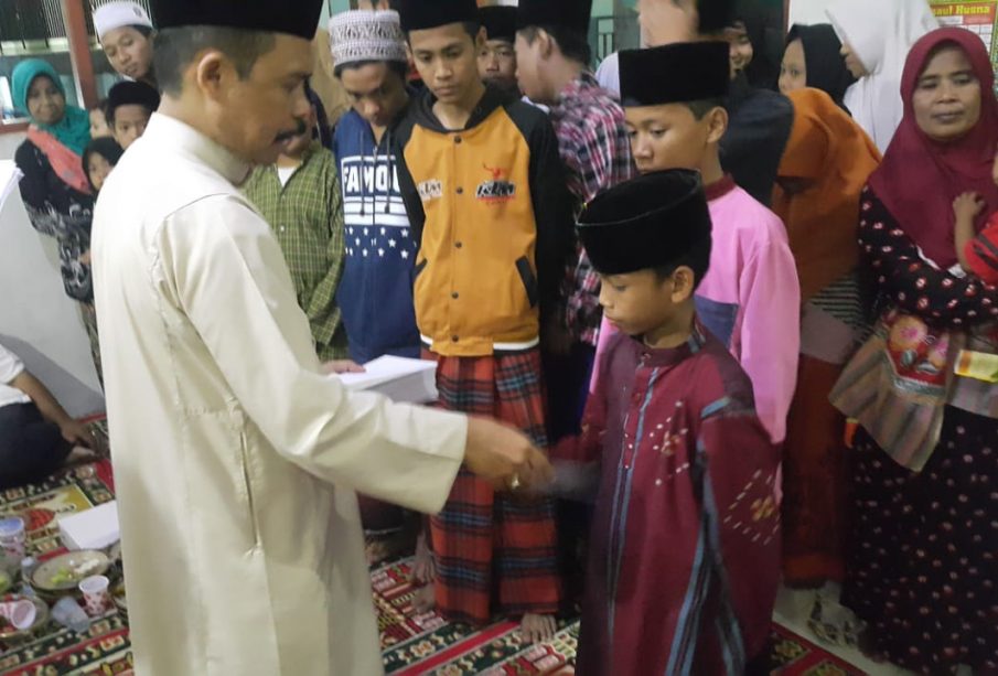 Detail Gambar Anak Memberi Fakir Miskin Nomer 27