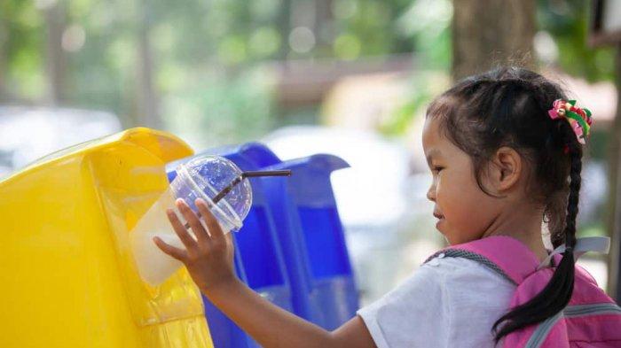 Detail Gambar Anak Membuang Sampah Nomer 44