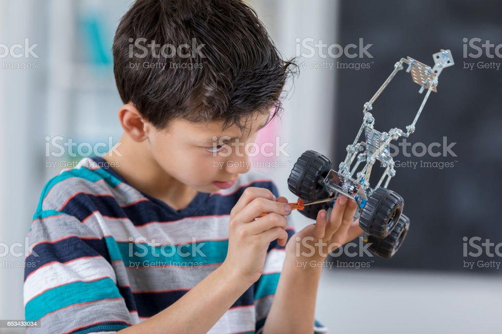 Detail Gambar Anak Membuat Robotic Nomer 16