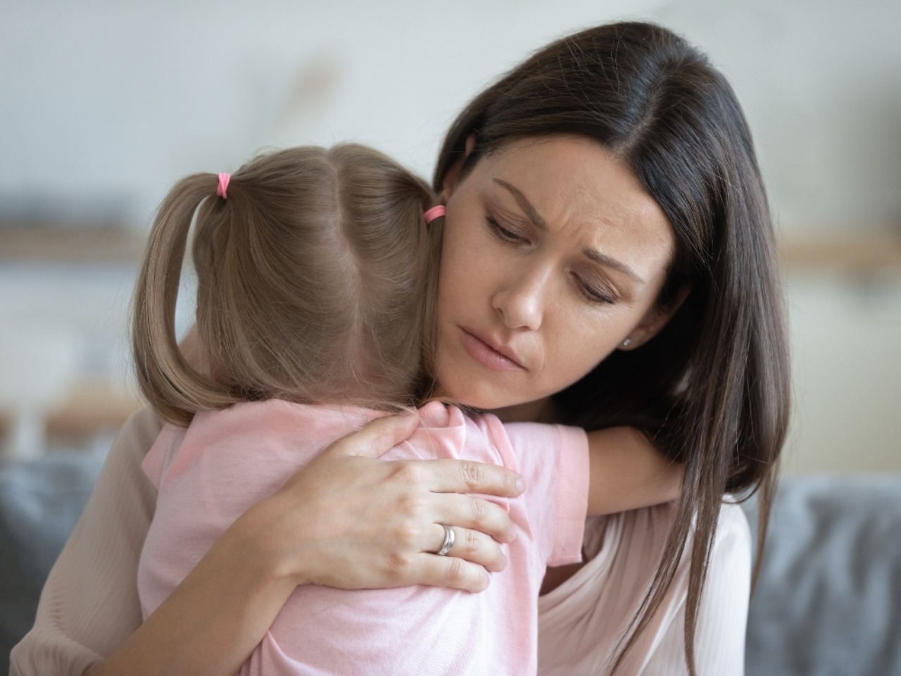 Detail Gambar Anak Memeluk Ibu Nomer 25