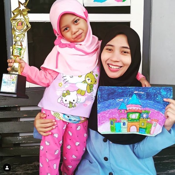 Detail Gambar Anak Mendapat Piala Nomer 25