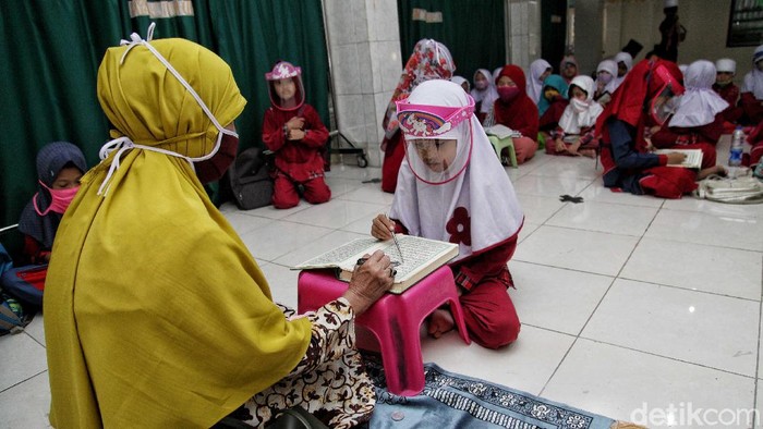 Detail Gambar Anak Mengaji Di Masjid Nomer 7