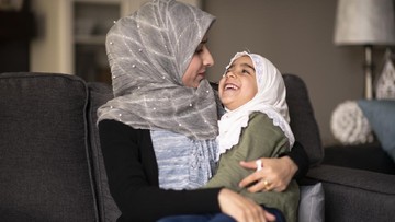 Detail Gambar Anak Muslim Belajar Dengan Ibu Nomer 44