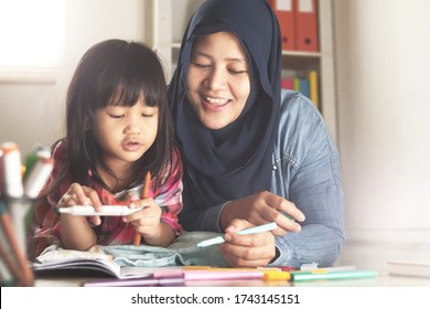 Detail Gambar Anak Muslim Belajar Dengan Ibu Nomer 48