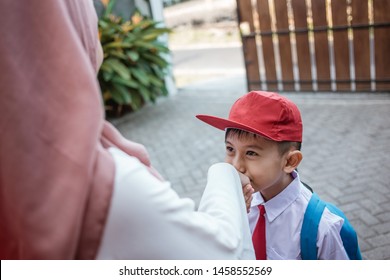 Detail Gambar Anak Pamitan Sekolah Nomer 26