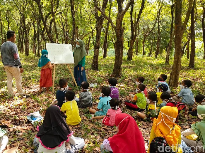 Detail Gambar Anak Paud Belajar Di Alam Nomer 2