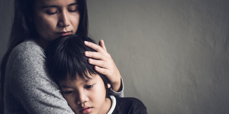 Detail Gambar Anak Peluk Ibu Gambar Anak Kangen Ibu Nomer 9