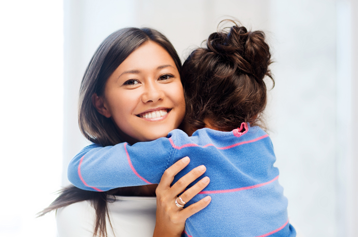 Detail Gambar Anak Peluk Ibu Gambar Anak Kangen Ibu Nomer 10