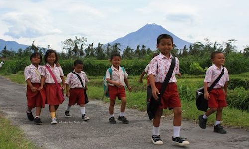 Detail Gambar Anak Pergi Ke Sekolah Nomer 32