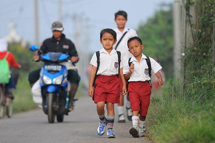 Detail Gambar Anak Pergi Sekolah Nomer 3