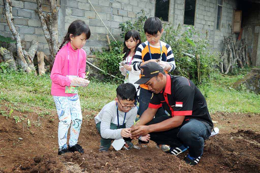 Detail Gambar Anak Sd Belajar Di Kelas Nomer 39