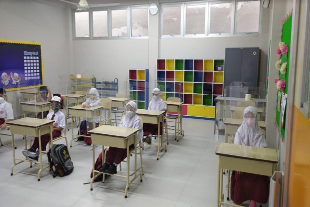 Detail Gambar Anak Sd Belajar Di Kelas Nomer 45