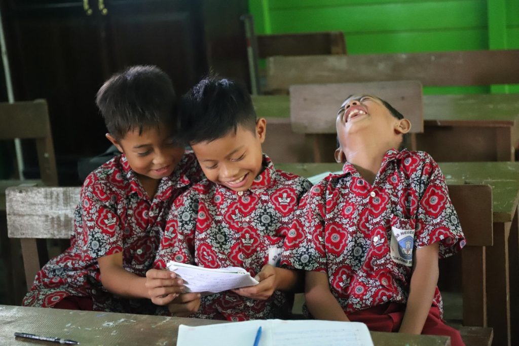 Detail Gambar Anak Sd Bermain Di Kelas Nomer 49