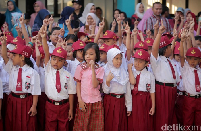 Detail Gambar Anak Sd Seragam Merah Putih Nomer 10