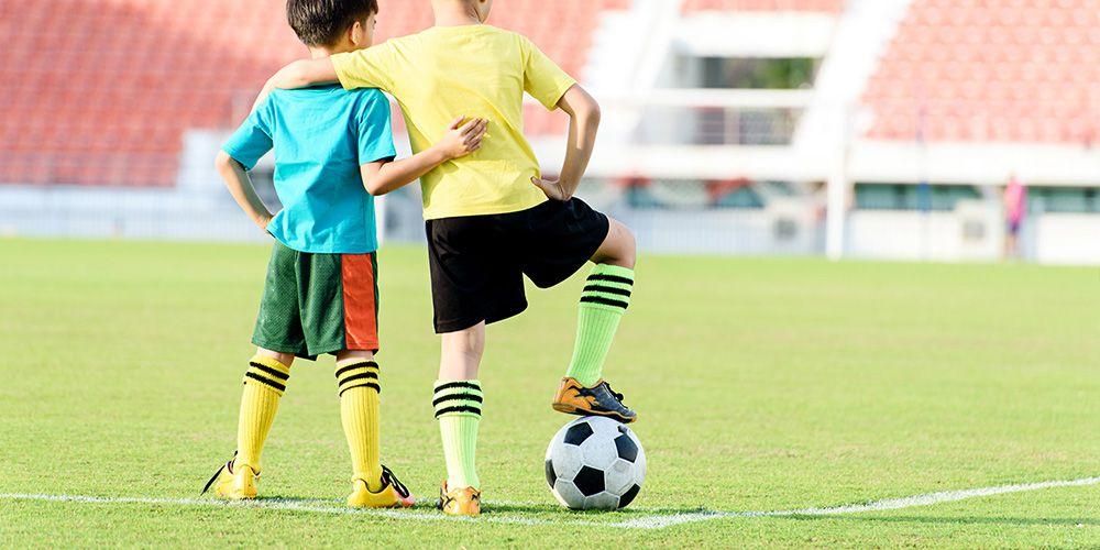 Detail Gambar Anak Sedang Bermain Bola Nomer 37