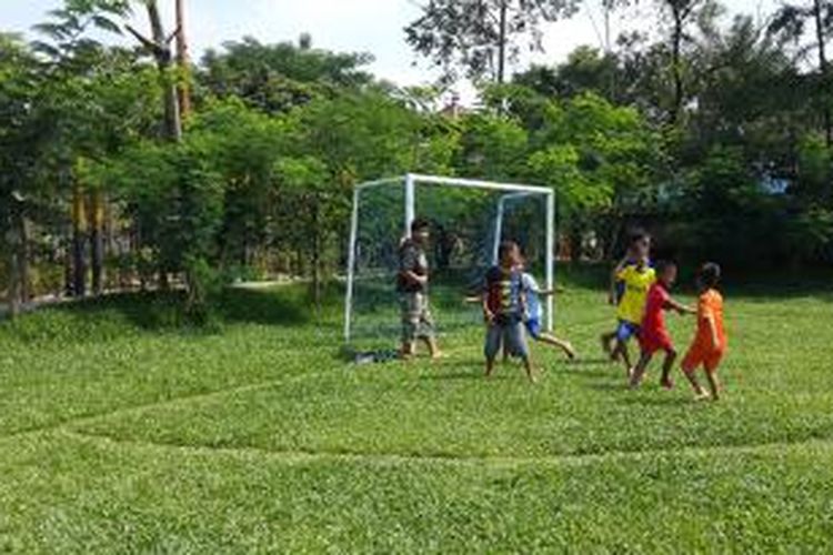 Detail Gambar Anak Sedang Main Bola Nomer 27